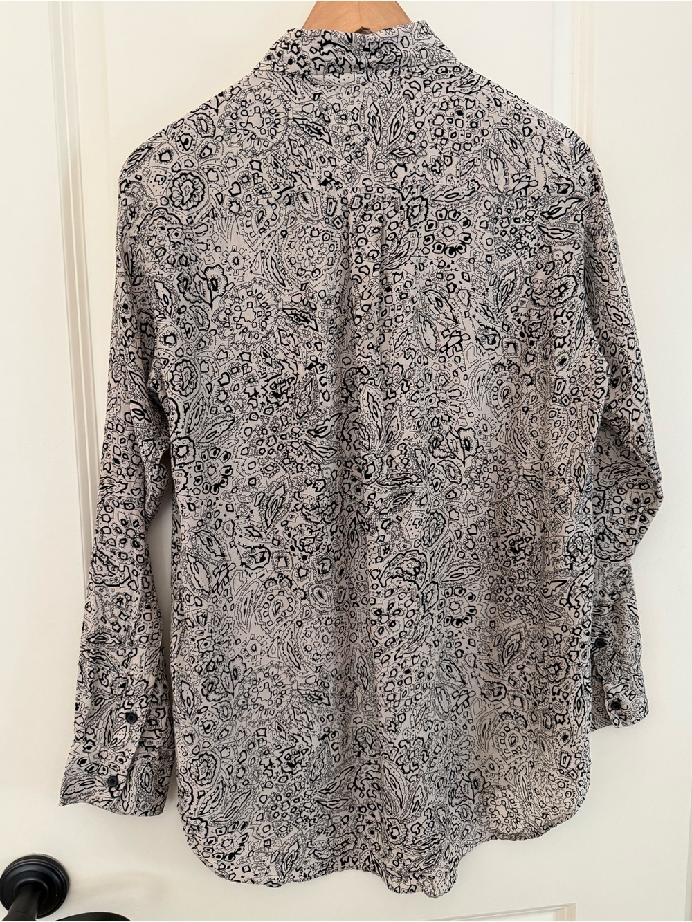 CAbi Silk Sketch Paisley Button Down Shirt Blouse 654 Black Cream size Medium - Picture 3 of 10